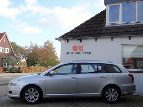 Toyota Avensis Wagon - 1.8 VVTi Luna Business - 1