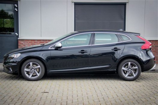 Volvo V40 - T3 R-Design, Navi, Bluetooth - 1