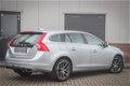 Volvo V60 - D4 Momentum, Trekhaak, Navi, 18 Inch - 1 - Thumbnail