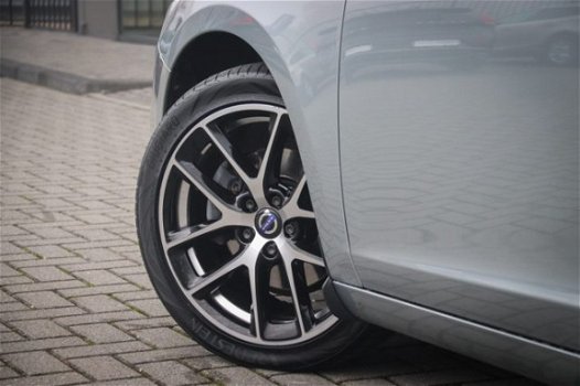 Volvo V60 - D4 Momentum, Trekhaak, Navi, 18 Inch - 1