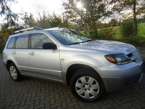 Mitsubishi Outlander - 2.0 Comfort - MET 174.000KM - GRIJS - 1