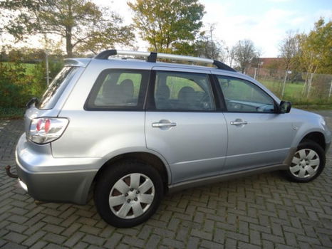 Mitsubishi Outlander - 2.0 Comfort - MET 174.000KM - GRIJS - 1