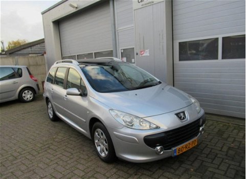 Peugeot 307 SW - 1.6-16V 2005 6Persoons-Panoram-Clima-Trekhaak - 1