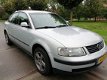 Volkswagen Passat Variant - 1.8 parkeersensoren Airco - 1 - Thumbnail