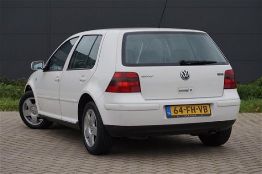 Volkswagen Golf - 2.3 V5 Highline Automaat - 1