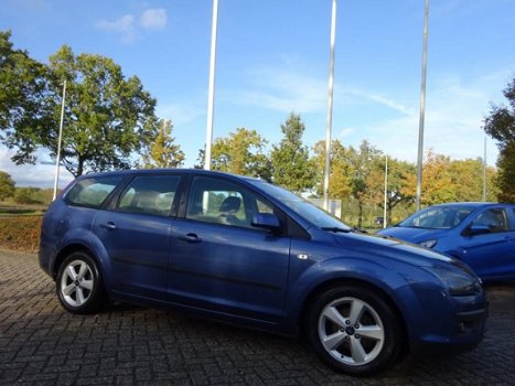 Ford Focus Wagon - 1.6 TDCI Futura 2006 5drs. Airco - 1