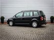 Volkswagen Touran - 1.6 Optive | Airco | Cruise | Trekhaak | All weather banden | 129000 kilometer a - 1 - Thumbnail