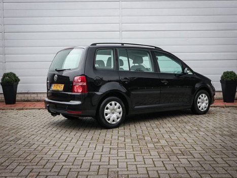 Volkswagen Touran - 1.6 Optive | Airco | Cruise | Trekhaak | All weather banden | 129000 kilometer a - 1