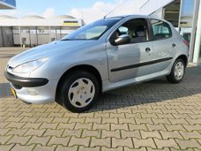 Peugeot 206 - 1.4 Gentry , automaat, clima, trekhaak, 93.000 km