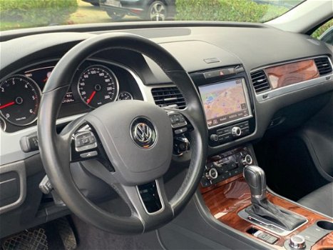 Volkswagen Touareg - 3.0 V6 TDI 240pk Highline Aut. Grijs kenteken 162dkm - 1