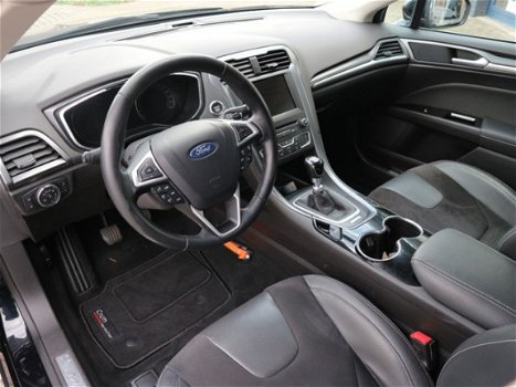Ford Mondeo Wagon - 150pk 2.0TDCI Titanium met Leder/Alcantara Trekhaak 17inch LM velgen - 1