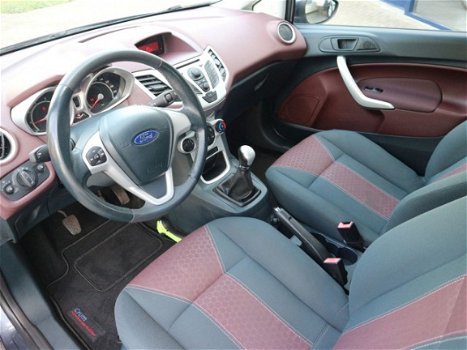 Ford Fiesta - Titanium * LM * Airco * Niewe Distributieriem - 1