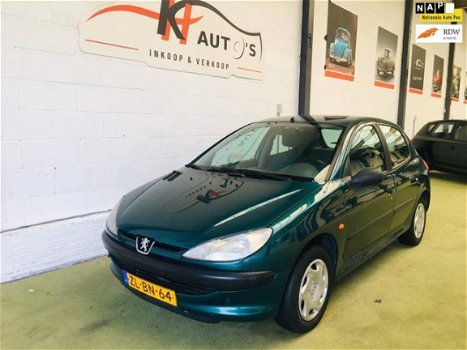 Peugeot 206 - 1.4 XR DEURVERG/5DRS/2HANDSLTS/RADIO-CDSPELER/TREKHAAK/ENZ - 1