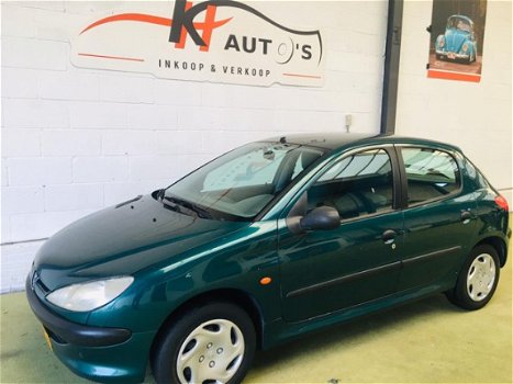 Peugeot 206 - 1.4 XR DEURVERG/5DRS/2HANDSLTS/RADIO-CDSPELER/TREKHAAK/ENZ - 1