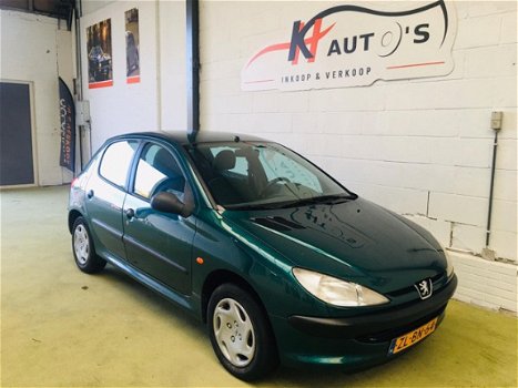 Peugeot 206 - 1.4 XR DEURVERG/5DRS/2HANDSLTS/RADIO-CDSPELER/TREKHAAK/ENZ - 1