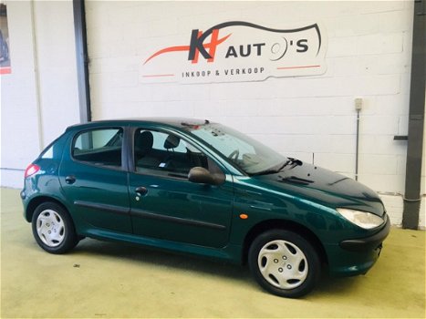 Peugeot 206 - 1.4 XR DEURVERG/5DRS/2HANDSLTS/RADIO-CDSPELER/TREKHAAK/ENZ - 1