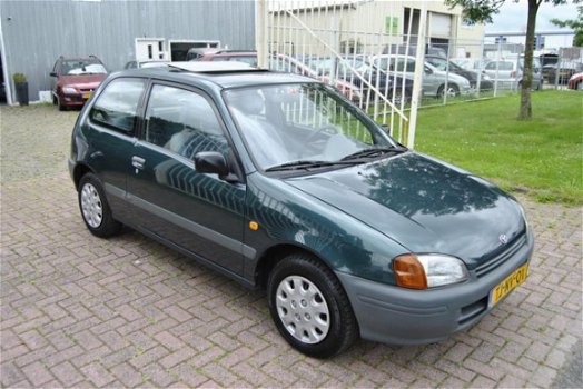 Toyota Starlet - 1.3-16V Black 3 Deurs Stuurbekrachtiging Nieuwe APK - 1