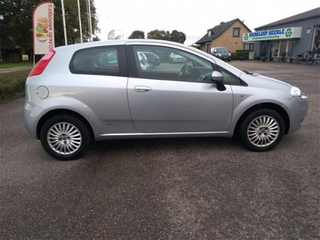 Fiat Grande Punto - 1.4 Dynamic Automaat Goed onderhouden APK tot 11-2020 - 1