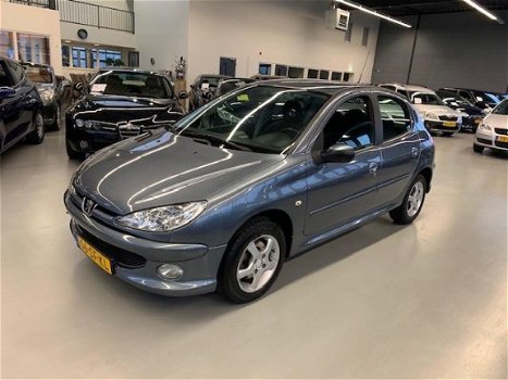 Peugeot 206 - 1.4-16V Air-line 3 GERESERVEERD - 1