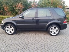 Mercedes-Benz M-klasse - 400 CDI BRABUS LM VELGEN,GROOT NAVIGATIE,VOL LEDER,