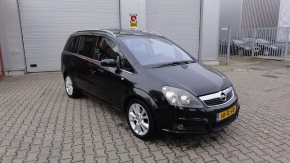 Opel Zafira - 2.2 COSMO, TREKHAAK, PANO-DAK, LEDER - 1