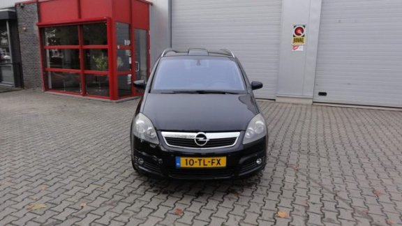 Opel Zafira - 2.2 COSMO, TREKHAAK, PANO-DAK, LEDER - 1