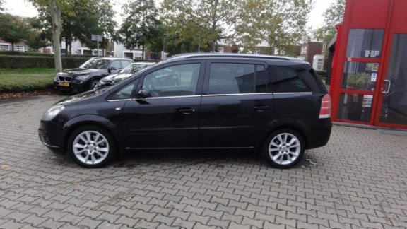 Opel Zafira - 2.2 COSMO, TREKHAAK, PANO-DAK, LEDER - 1