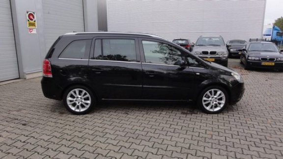 Opel Zafira - 2.2 COSMO, TREKHAAK, PANO-DAK, LEDER - 1