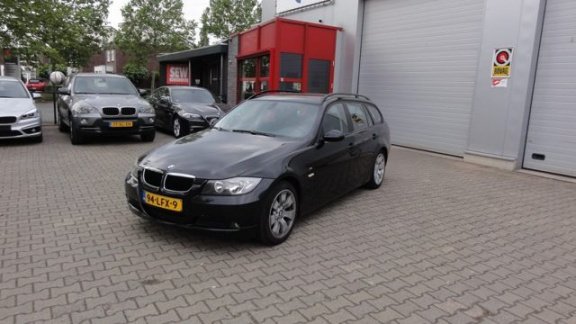 BMW 3-serie Touring - 318I EXECUTIVE, PDC achter, Trekhaak afneembaar - 1