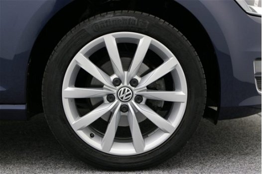 Volkswagen Golf - 1.2 TSI 110PK Highline | Navigatie | Wegklapbare trekhaak | Parkeersensoren met ac - 1