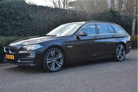 BMW 5-serie Touring - 525D EXECUTIVE AUTOMAAT | NIEUW MODEL | XENON | HEAD-UP | PANO-DAK | CAMERA | - 1