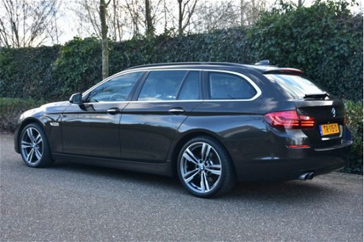 BMW 5-serie Touring - 525D EXECUTIVE AUTOMAAT | NIEUW MODEL | XENON | HEAD-UP | PANO-DAK | CAMERA | - 1