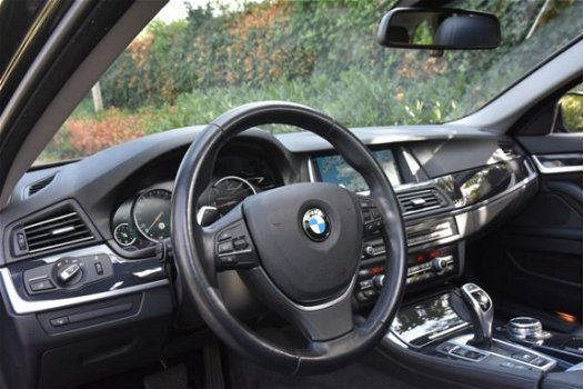 BMW 5-serie Touring - 525D EXECUTIVE AUTOMAAT | NIEUW MODEL | XENON | HEAD-UP | PANO-DAK | CAMERA | - 1