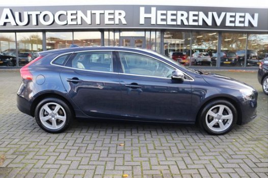 Volvo V40 - 1.6 D2 Summum Business 50 procent deal 5.725, - ACTIE Leer / Elek stoelen / Trekhaak / C - 1