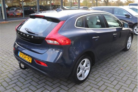 Volvo V40 - 1.6 D2 Summum Business 50 procent deal 5.725, - ACTIE Leer / Elek stoelen / Trekhaak / C - 1