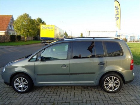 Volkswagen Touran - 1.6-16V FSI Athene APK 08-2020 - 1