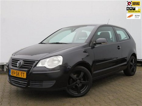 Volkswagen Polo - 1.4-16V Sportline - 1