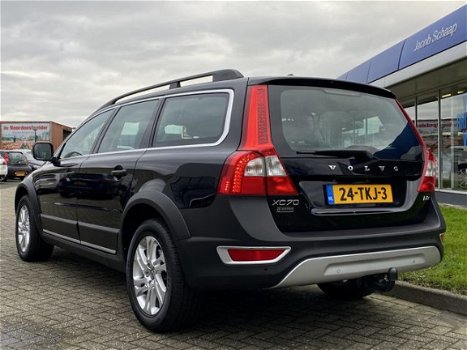 Volvo XC70 - D3 5cil FWD Limited Edition & Luxury Line / Xenon / Glazen schuif/kanteldak / Leder / C - 1