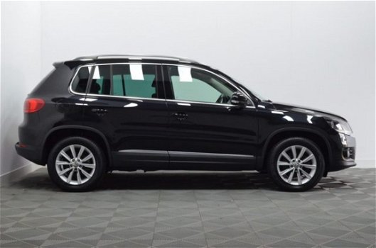 Volkswagen Tiguan - 1.4 TSI 122PK Comfort en Disign Edition - 1