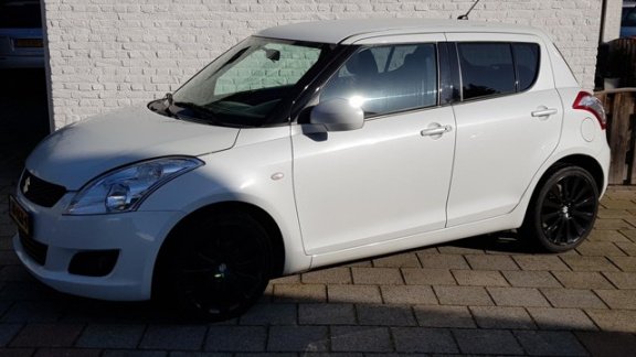 Suzuki Swift - 1.2 5drs exclusive leder 17 inch sun velgen - 1