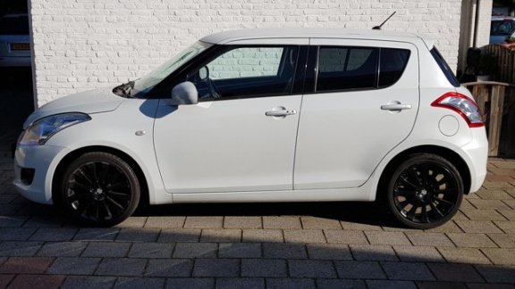 Suzuki Swift - 1.2 5drs exclusive leder 17 inch sun velgen - 1