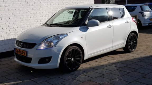 Suzuki Swift - 1.2 5drs exclusive leder 17 inch sun velgen - 1