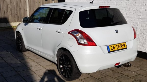 Suzuki Swift - 1.2 5drs exclusive leder 17 inch sun velgen - 1