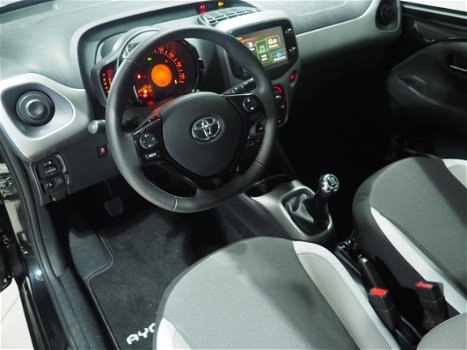 Toyota Aygo - 1.0 VVT-i X-Nav 5-drs - 1