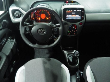 Toyota Aygo - 1.0 VVT-i X-Nav 5-drs - 1