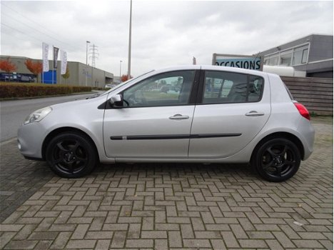 Renault Clio - 1.2 TCe Sélection Business navi / lmv / climate control - 1