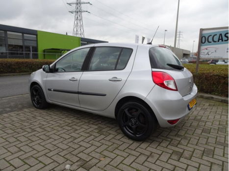 Renault Clio - 1.2 TCe Sélection Business navi / lmv / climate control - 1