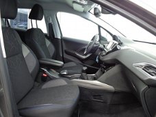 Peugeot 2008 - 82PK STYLE || AIRCO| NAVIGATIE | PARKEERSENSOREN | TREKHAAK