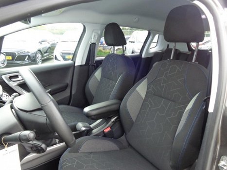 Peugeot 2008 - 82PK STYLE || AIRCO| NAVIGATIE | PARKEERSENSOREN | TREKHAAK - 1