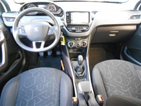 Peugeot 2008 - 1.2 VTi 82pk Active Navigatie Parkeersensoren - 1